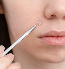 化粧品を厚塗りする イメージ