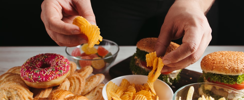 食生活の乱れ（脂質・糖質の過剰摂取とビタミン不足）
