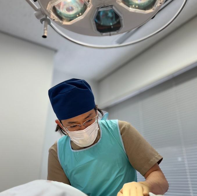 レーザーではなく切除や皮膚移植による手術は一度で刺青を消すことが可能✨