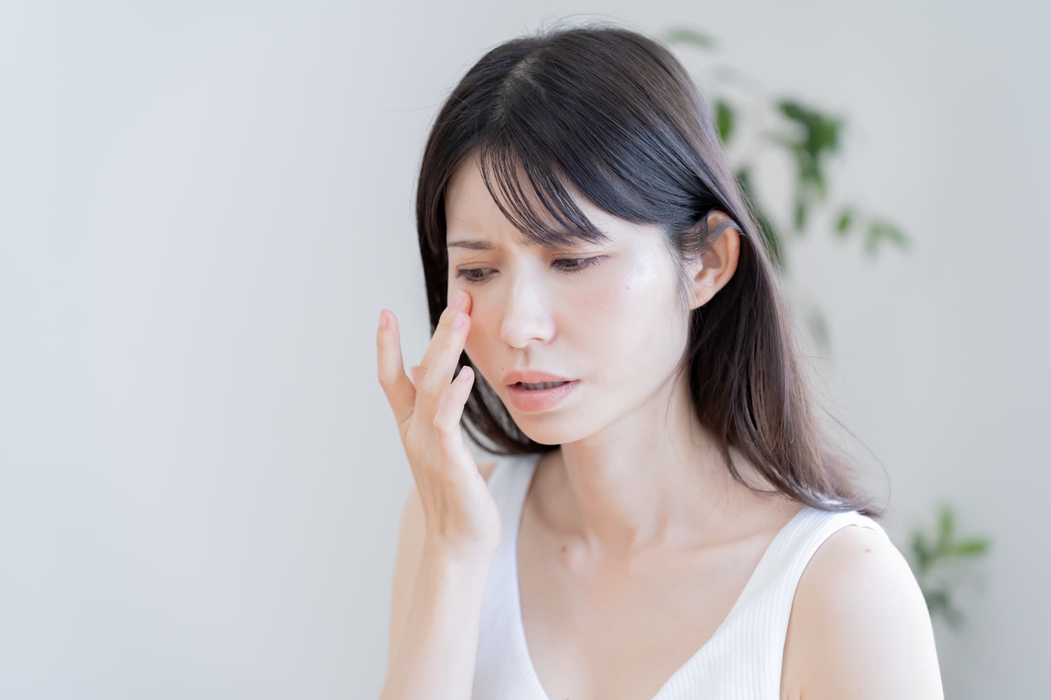 目の下の切らないクマ取り・たるみ取り