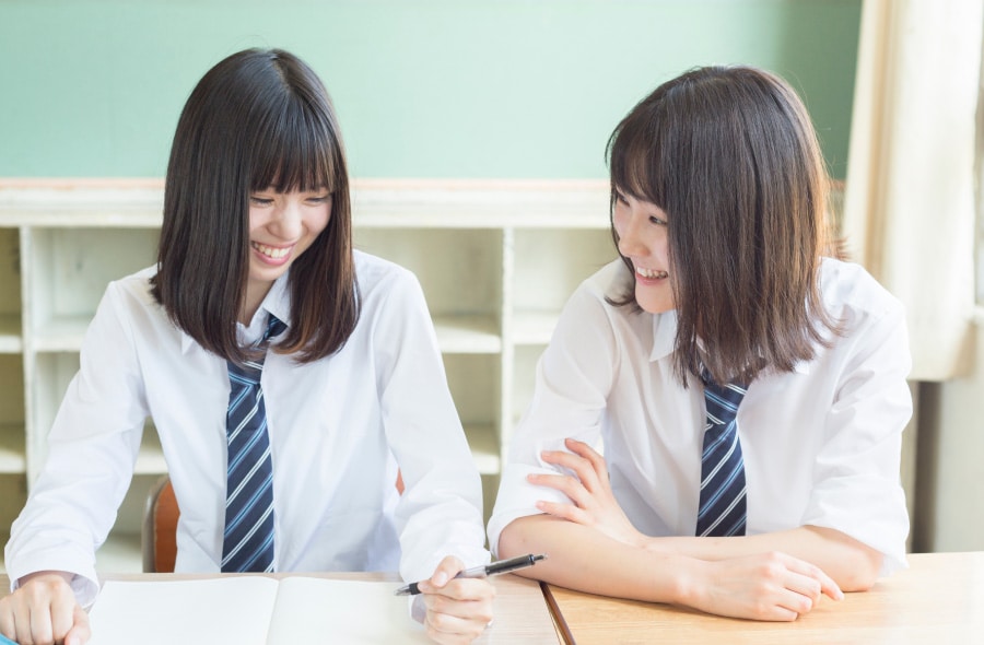 枚方院で埋没法を受けた人の48%が学生です