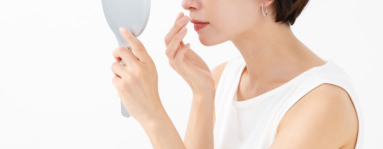 後悔②「デザインが不自然で“整形バレバレ”の目に…」