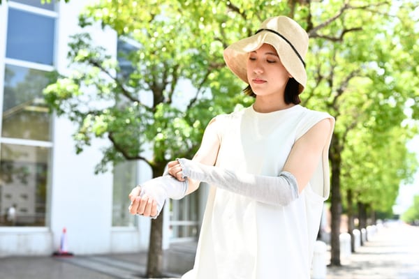 夏のダメージから肌を守るダウンタイムの少ない治療の選び方