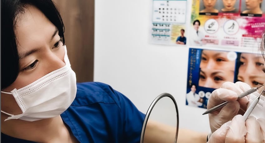 <center>こう見えて意外と〇〇です</center>