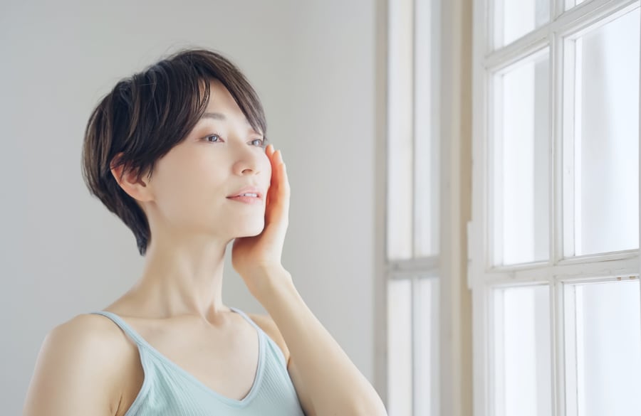 ② 将来の老け顔を防ぐ「たるみ予防（ホールド）効果」