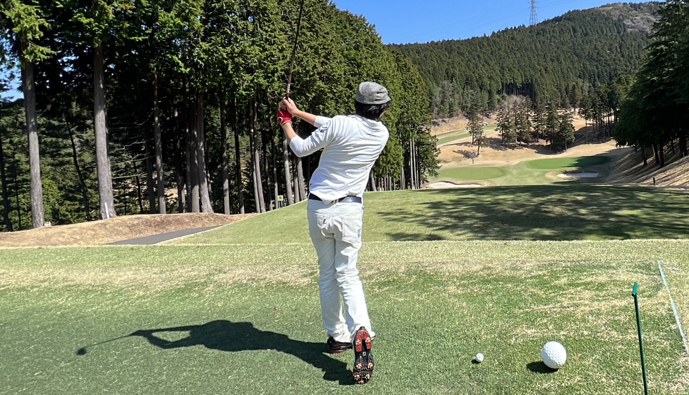 ⛳ 趣味はゴルフと温泉！動物好きで「まじめな努力家」