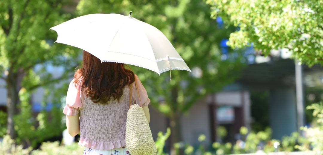 日傘は“さすだけ美容”の優秀アイテム