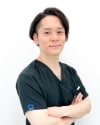新海　郁馬 医師