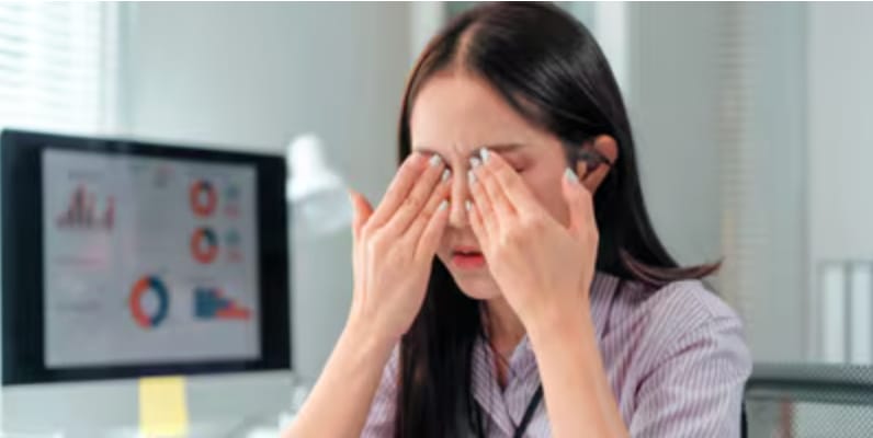 まぶたを強くこする癖