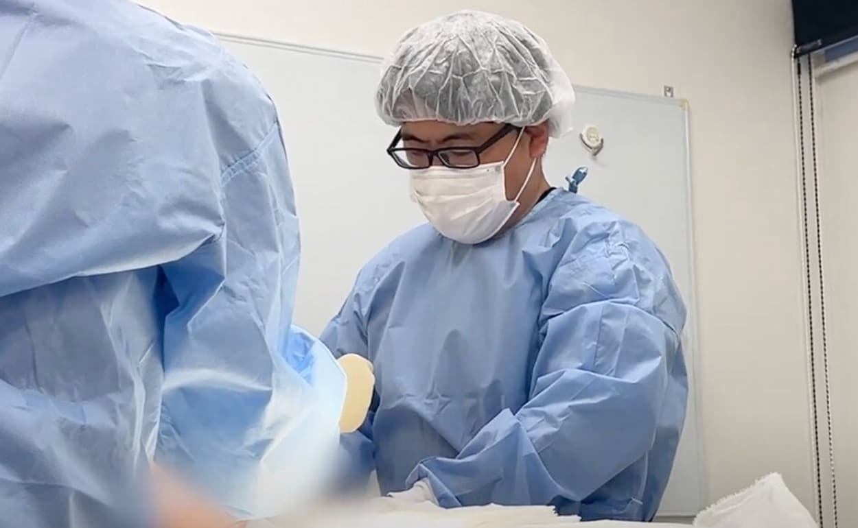 元脳外科医ならではの繊細な手技と安全性<br />
