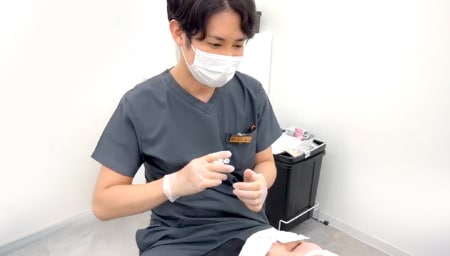 一人ひとりのお顔立ちや骨格に合わせた緻密な注入技術