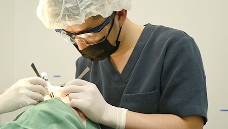 眼窩脂肪を除去