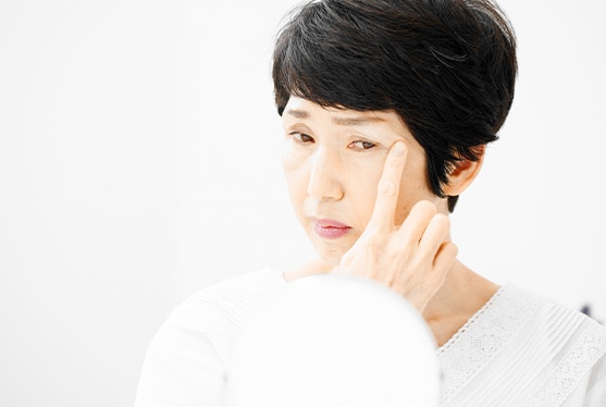 二重整形したら将来、瞼がたるんでしまう?