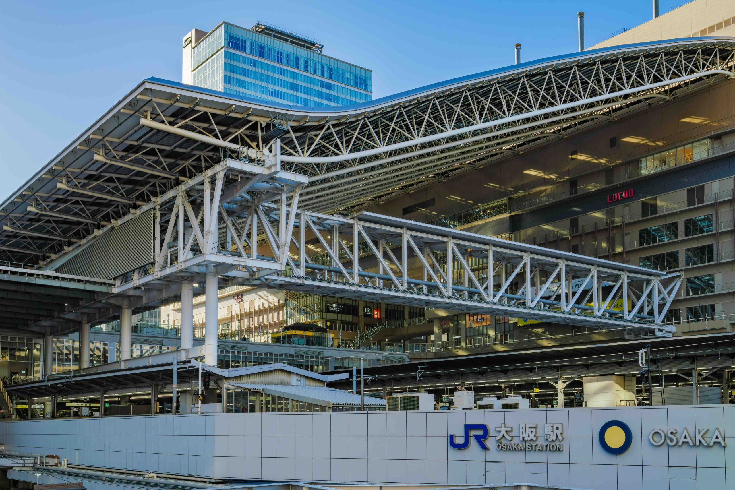 JR大阪駅（西口）直結でアクセス抜群！