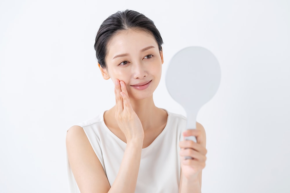 目の下の切らないクマ・たるみ取り<br />
（経結膜脱脂術）