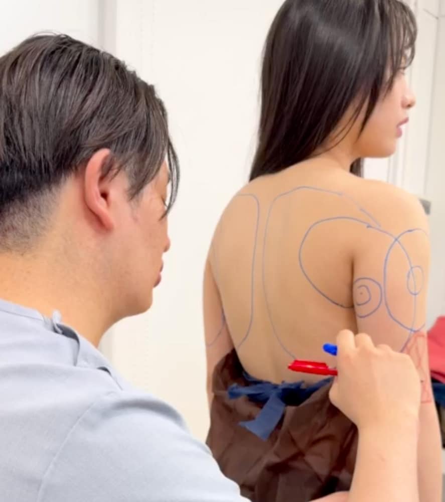 二の腕全周・肩・副乳・上背部を一体でデザイン