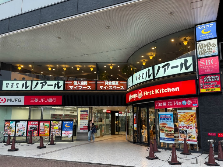 新横浜駅から徒歩1分。アクセス不便な横浜駅まで出る必要がない