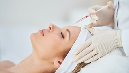 内側から水分とハリを爆誕させる！「注入治療」