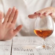 クリニック・サロン脱毛後の飲酒に注意！飲んでしまった場合はどうなる？