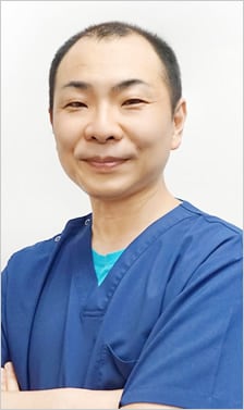 新明康宏 医師