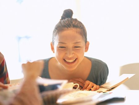 二重整形の主な種類には手軽にできる埋没法と、安定した二重が手に入る切開法があります