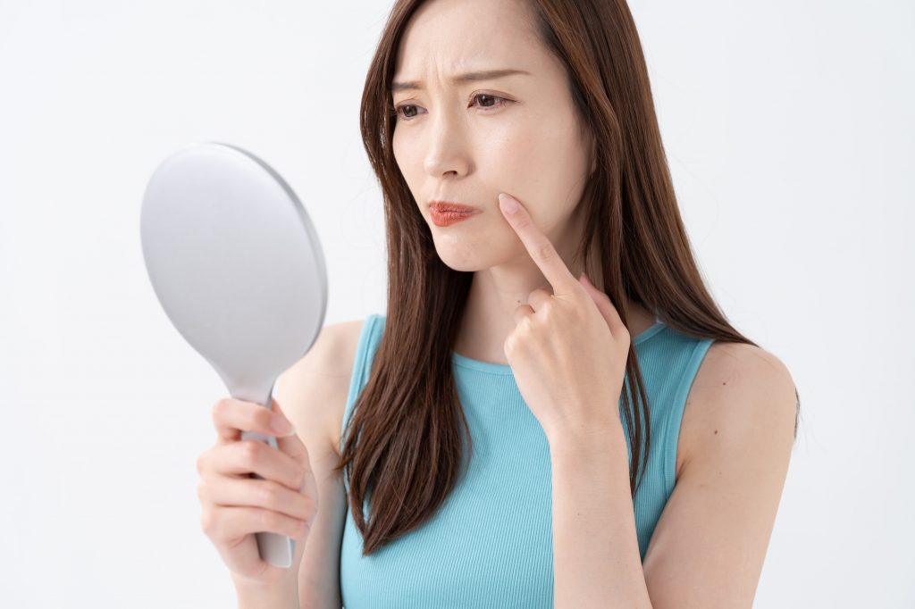 ほうれいせんを気にする女性